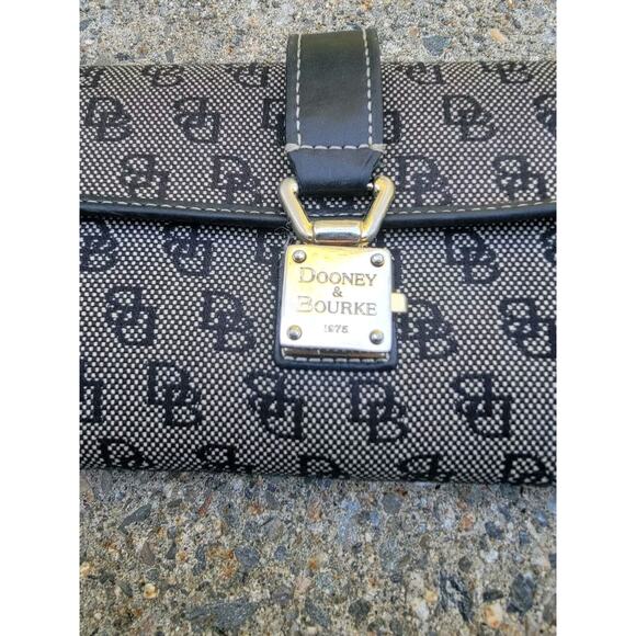 Vintage Dooney & Bourke Signature Checkbook Wallet Lock Key CANVAS Black READ - Picture 2 of 11